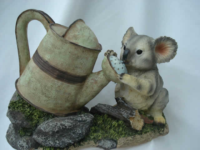 RESINA DECORACION KOALA EM BOSQUE